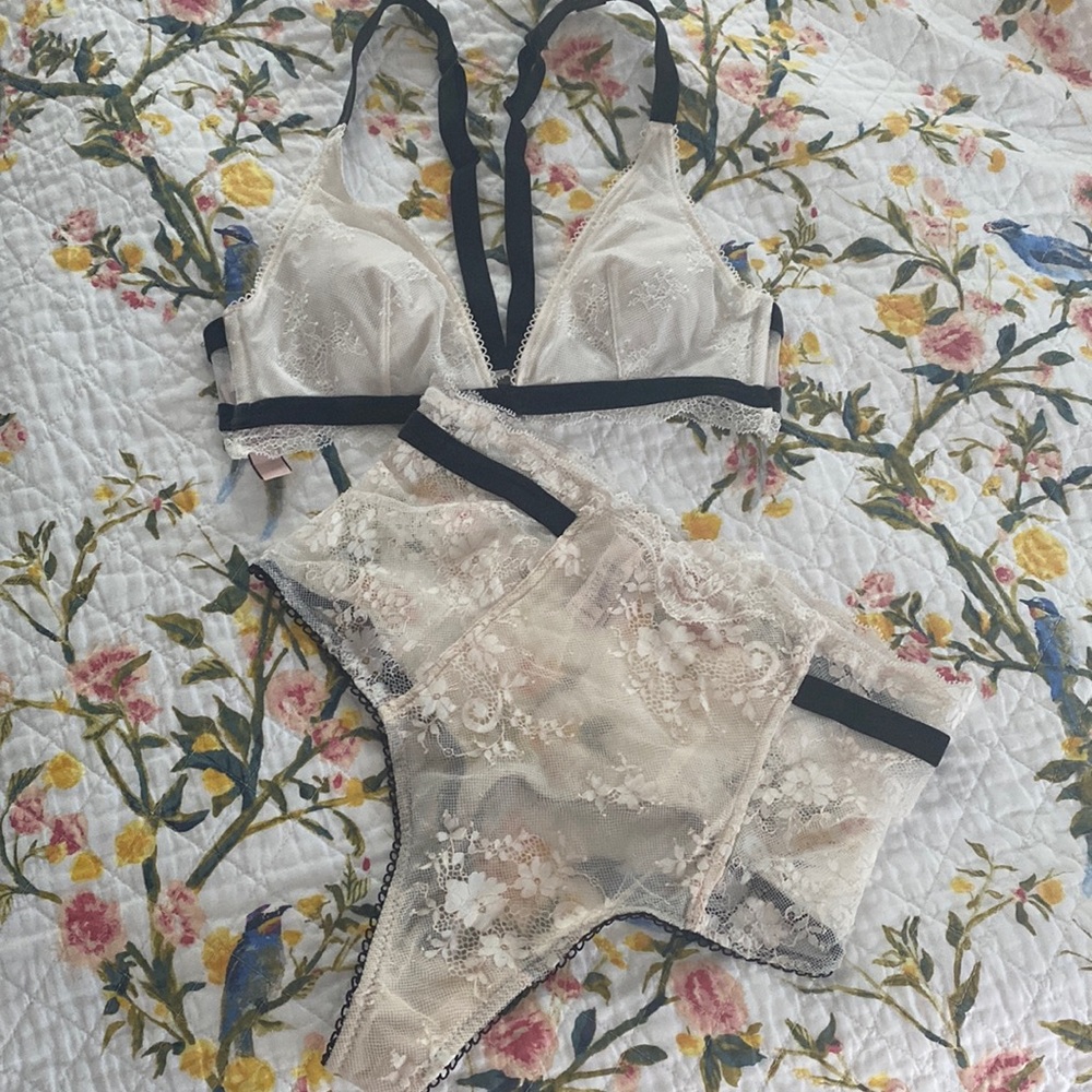 Victoria’s Secret set